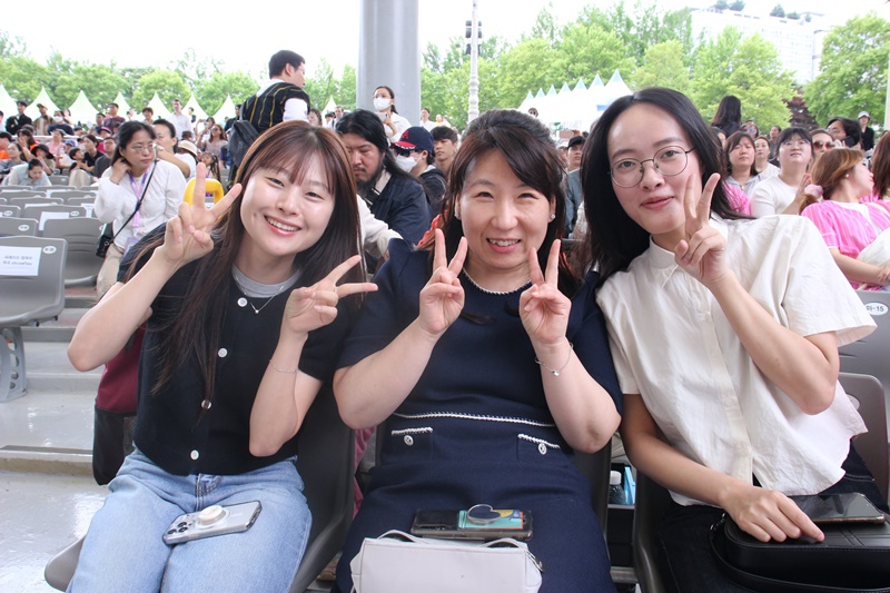 제17회 다문화한가족축제 외국인주민 지원사업 유공자 표창 수상 이미지 2