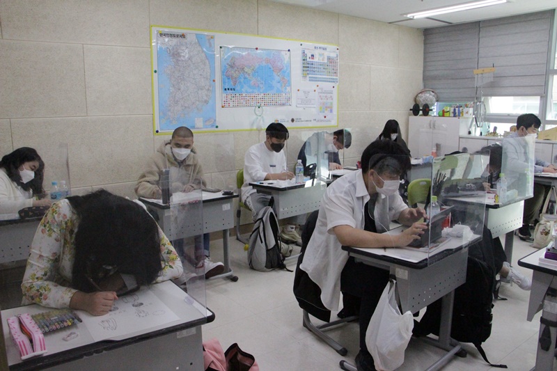 제1회 다모아학교 교내상대회 [수원화성 그림그리기 및 글짓기 대회] 진행 이미지 2