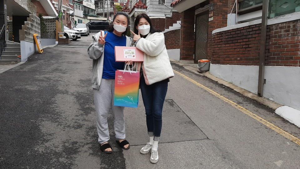 깜짝퀴즈 선물 전달